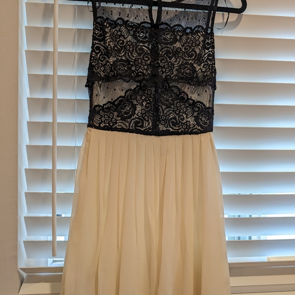 Vintage Lacey Dress - Picture 5 of 8